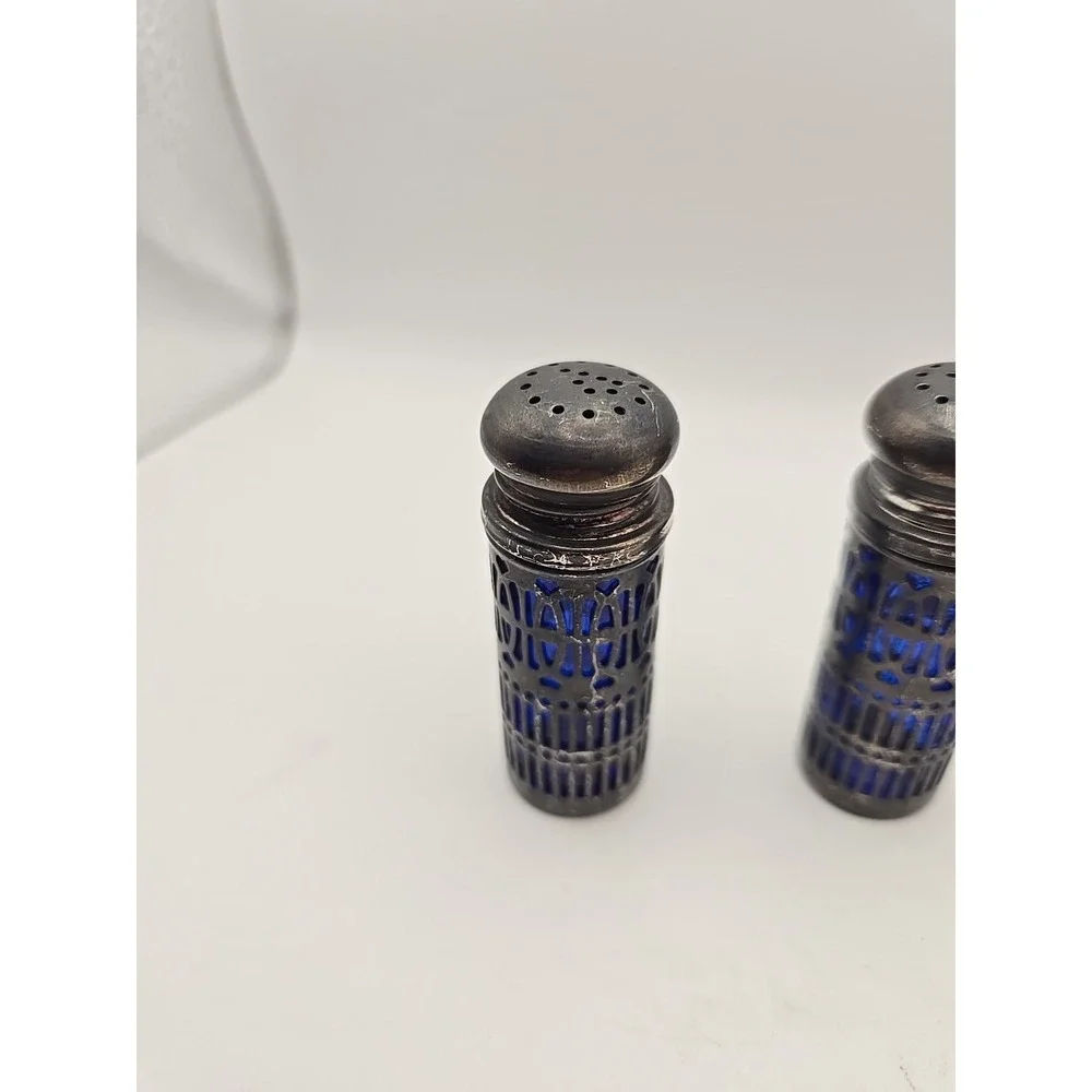 Vintage Silver Plated COBALT BLUE Glass Salt & Pepper‎ Shakers Heart Cuts